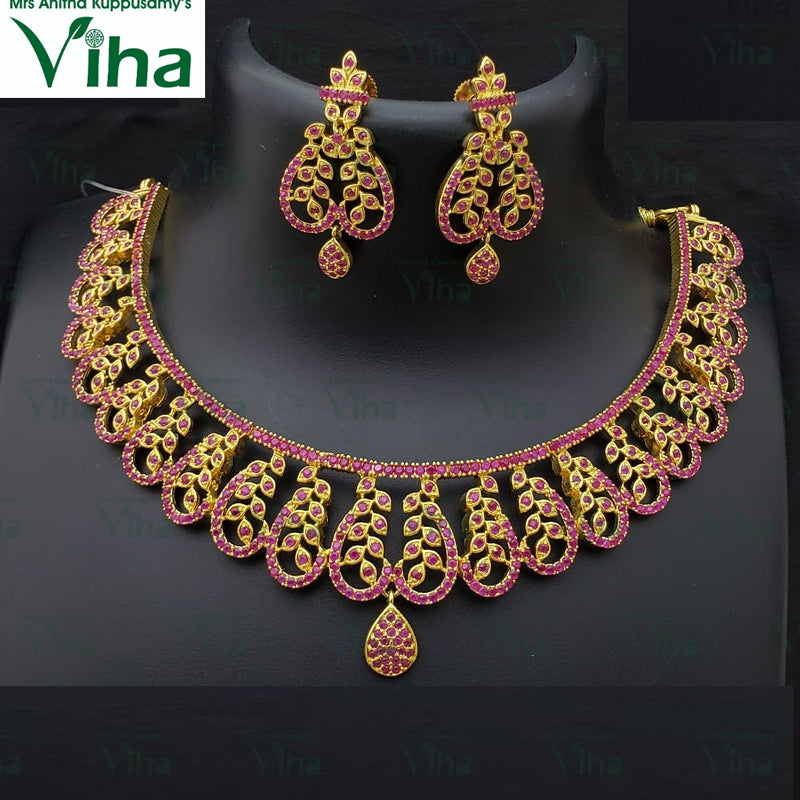 Premium Quality Necklace Set with curved necklace and dangling earrings