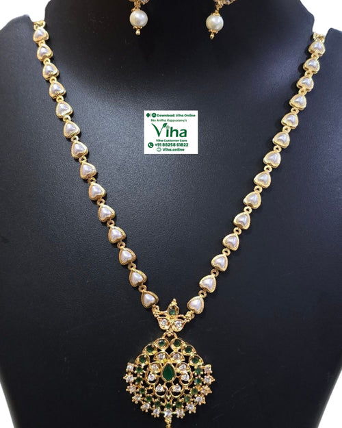 Impon Pendant Chain with heart-shaped links, a round pendant, and matching earrings