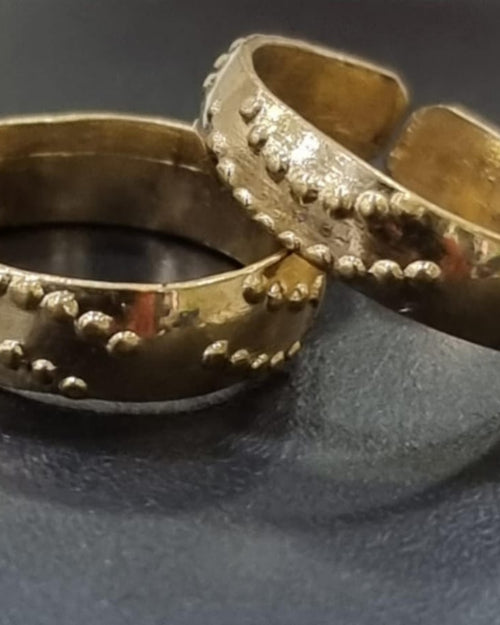 Impon Toe Ring with an open band and raised dotted edges