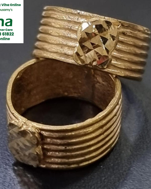 Impon Toe Ring with horizontal ribbed texture and faceted central ornament