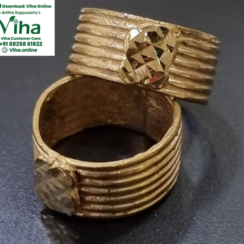 Impon Toe Ring with horizontal ribbed texture and faceted central ornament