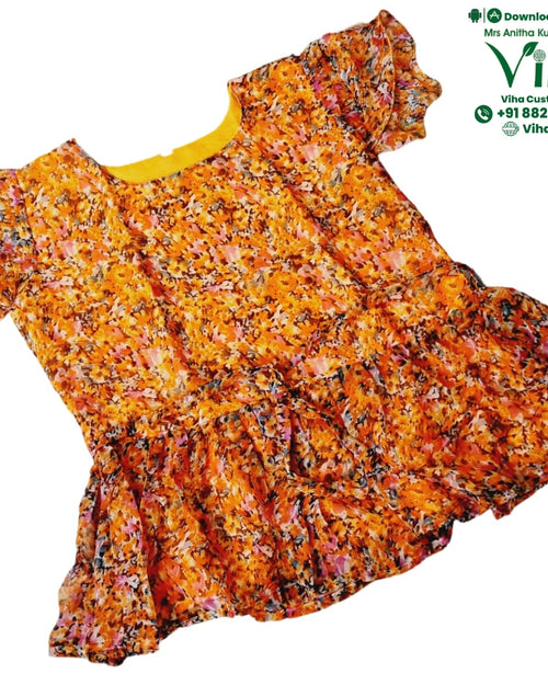 Women Shirt with a floral pattern and short ruffled sleeves