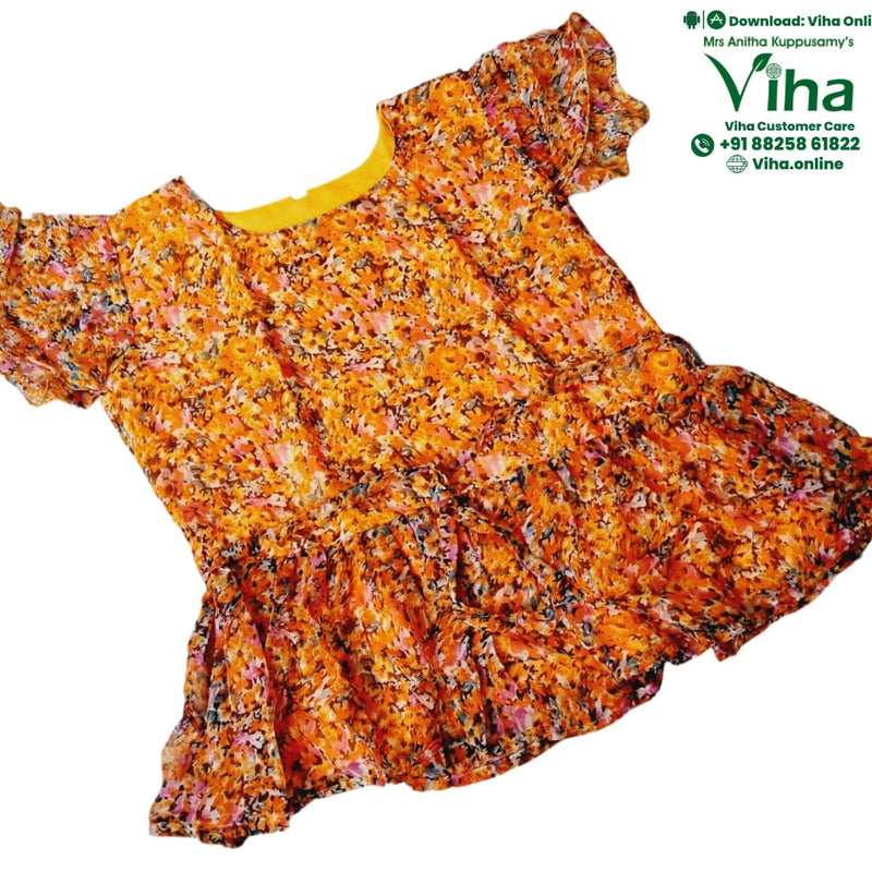 Women Shirt with a floral pattern and short ruffled sleeves