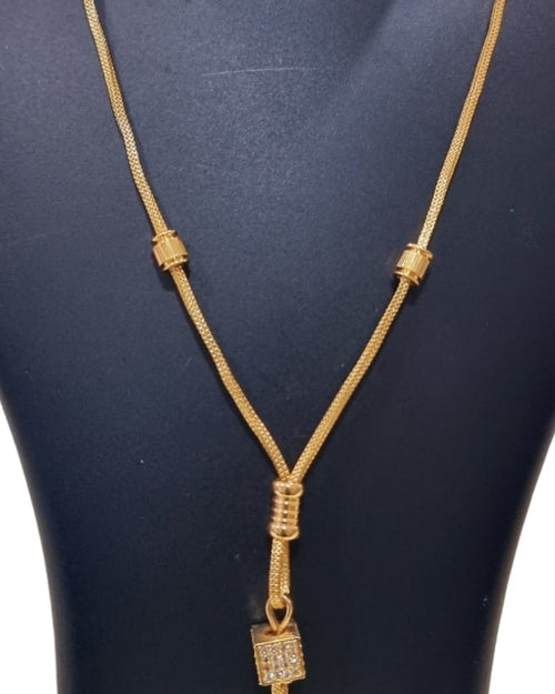 Impon Chain with a central drop pendant