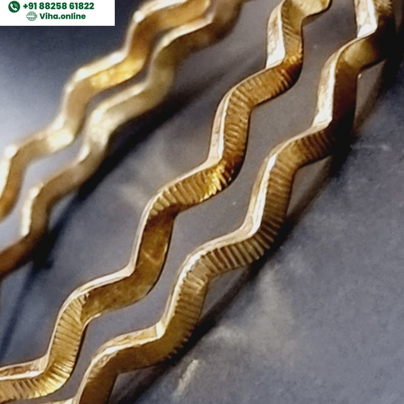 Impon Neli Bangle with wavy zigzag pattern and textured edges