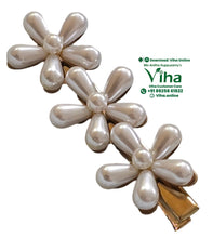 White Flower Hair Clip