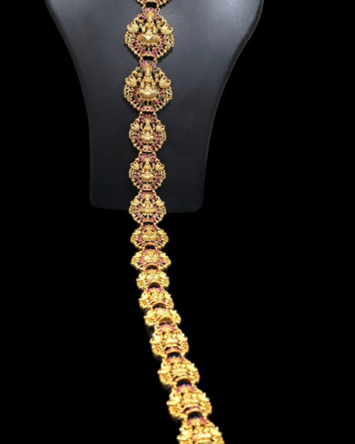 Women's Gajra, hair accessory with repeated circular motifs
