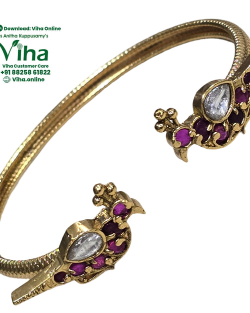 Premium Quality Bracelet with two bird-shaped terminals and a textured band