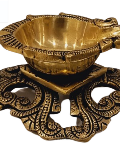 Designer Lamp Brass with an oil bowl and scrollwork base