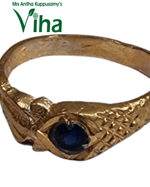 Impon Ring, band with a round dark blue stone and cross-hatch pattern