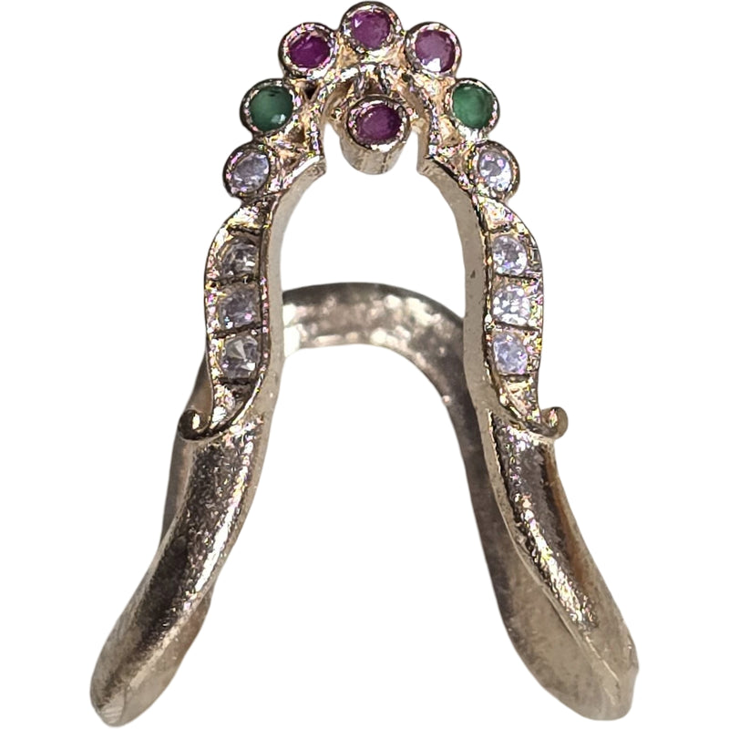 Impon Vanki Ring with an arch shape and textured surface