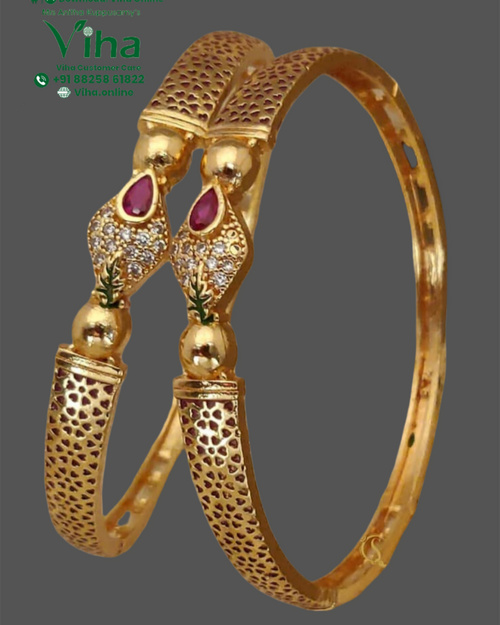 Designer Bangle, textured surface with stone inlay
