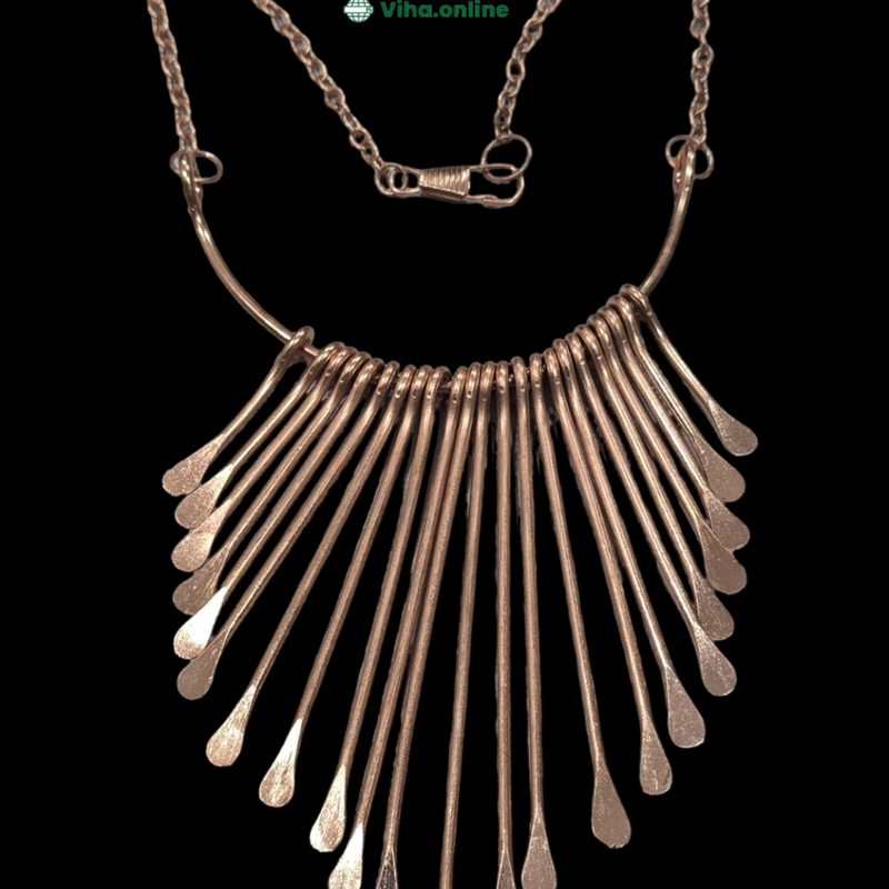 Metal Necklace Premium Quality, pendant suspended from a chain and metal wire frame
