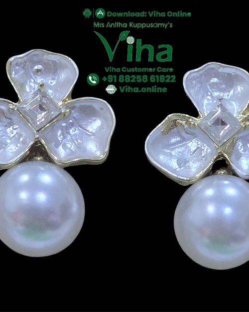 Beautiful & Fancy Stud with flower shape and central stone