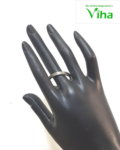 Horse Shoe Ring, smooth dark metal band ring worn on a dark mannequin hand