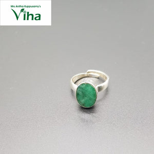 Emerald Silver Finger Ring 3.89 g