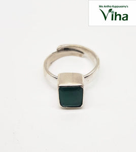 Emerald Silver Finger Ring 4.74 g - Rectangular Cut - For Ladies