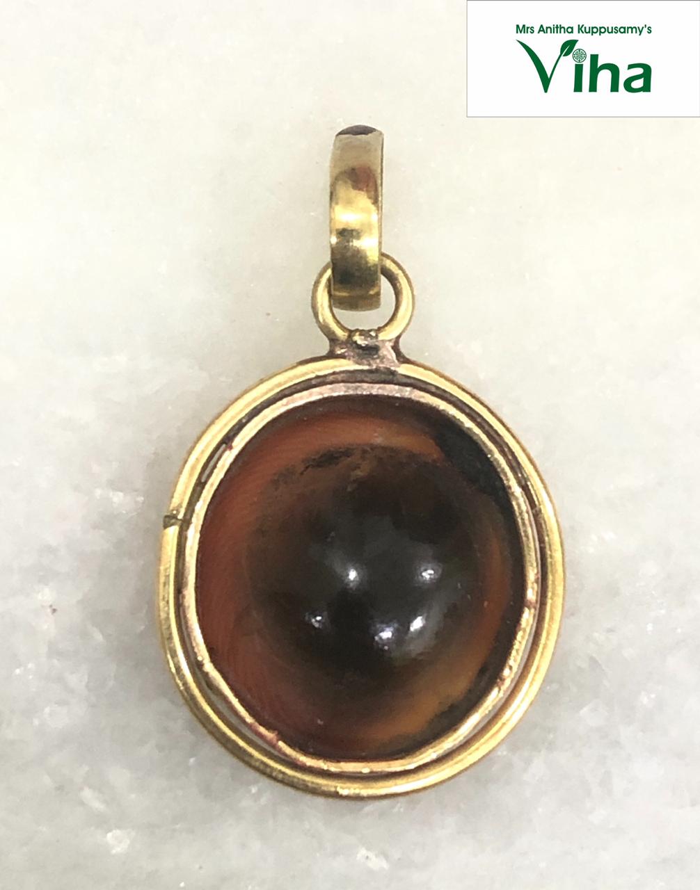 Yalangoch va kulgili kokraklar Bir dostim uyda xotinini sikmoqda