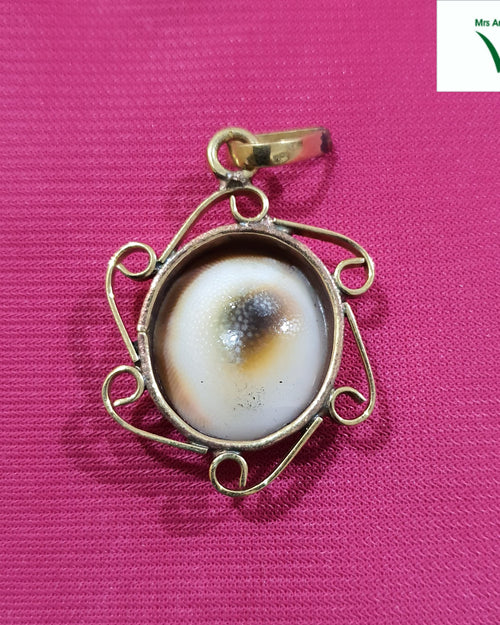 Gomathi Chakra Pendant, Scroll Sides, gomathi chakra in a round bezel with S-curl scrollwork at each side