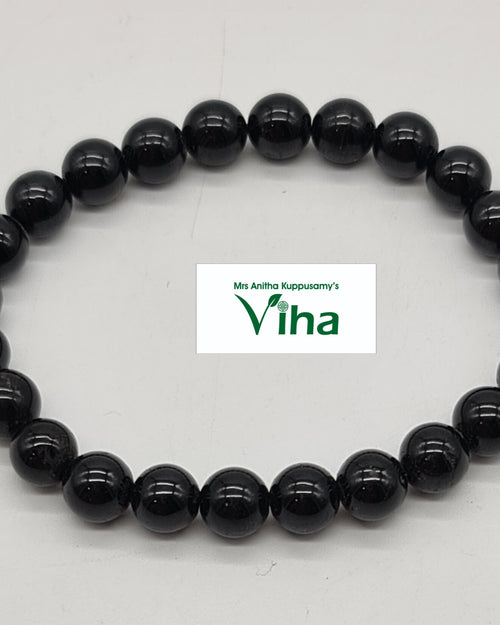 Bracelet of glossy black beads with a smooth polished shine