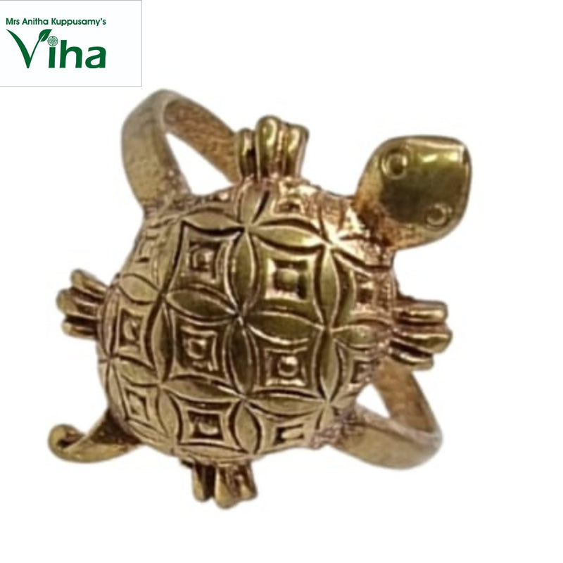 Impon Ring with a carved geometric pattern on the shell