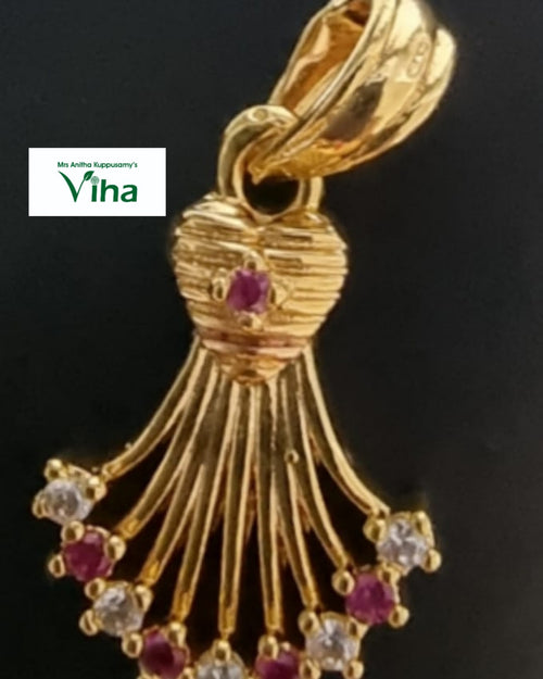 Impon Pendant with a fan shape and a central pink stone