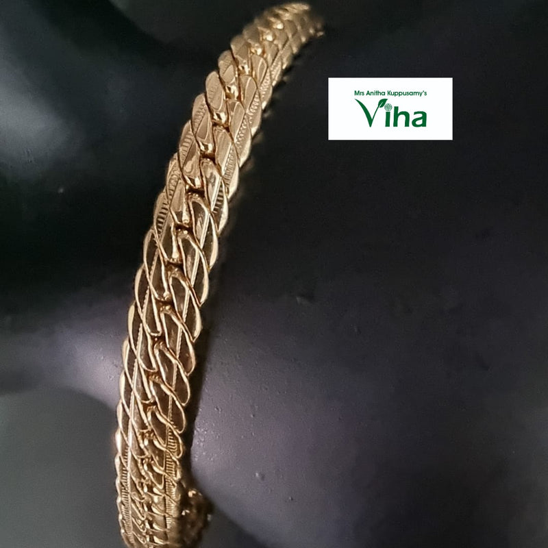 Impon Bracelet with interlocking links and textured outer links