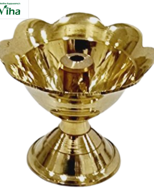 Floral athma vilakku in brass, petal-rimmed oil bowl with a central wick tube on a fluted pedestal