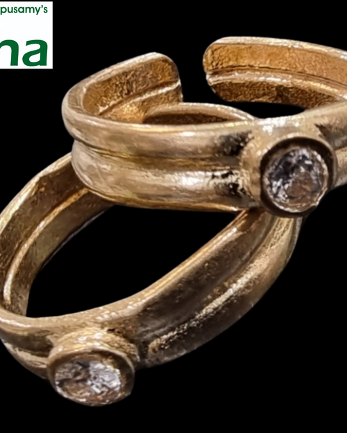 Impon Toe Ring with open bands and a round stone
