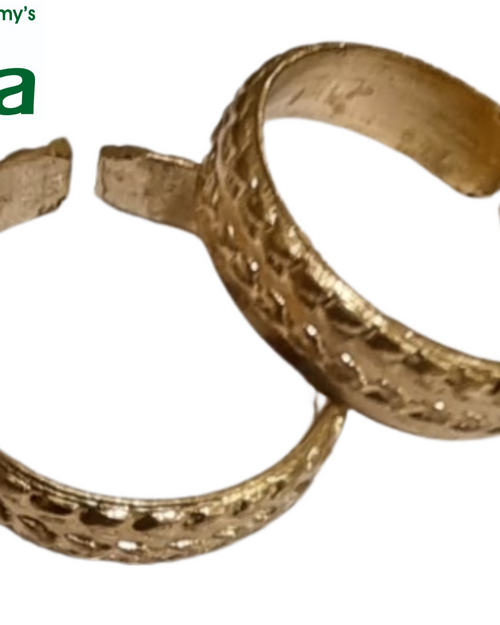 Impon Metti with open-ended band and textured outer surface
