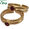Impon Metti with a textured finish and a red stone