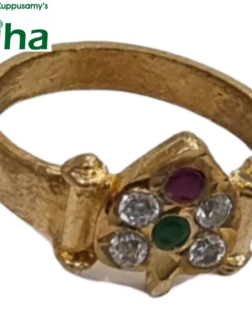Impon Ring with a decorative cluster and textured band