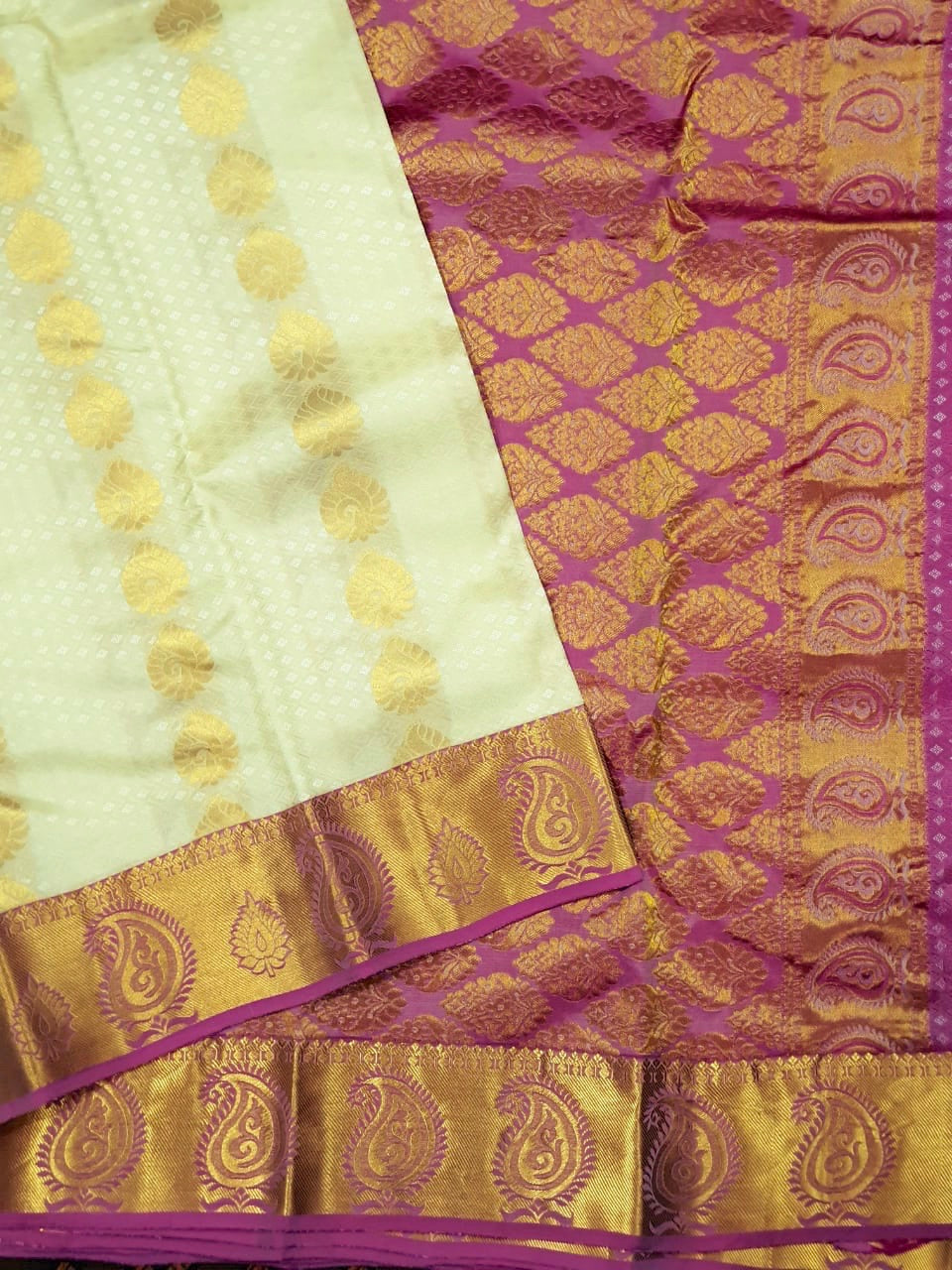 All over Embossed Pure Korvai Silk Saree (inclusive of all taxes) / எம்போஸ்ட் கோர்வை பட்டுப் புடவை